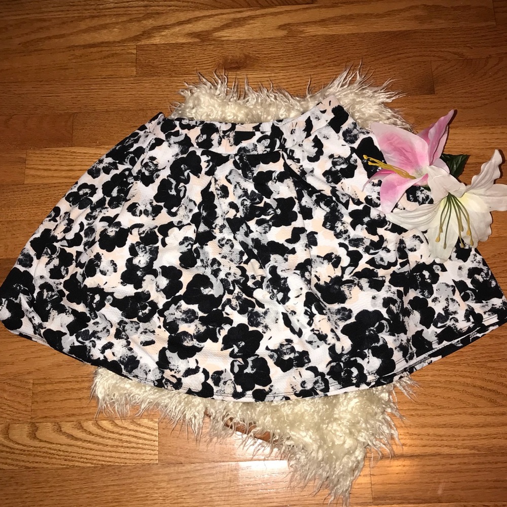 Joe B patterned skirt